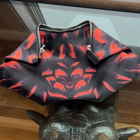 Alexander McQueen Tulip de Manta Clutch - Picture 14 of 14